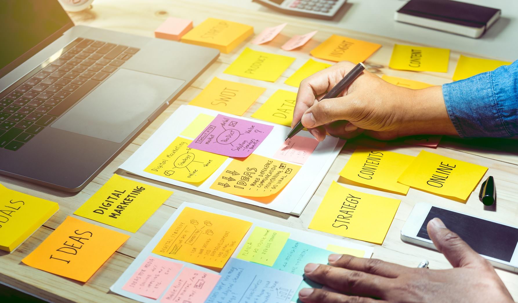 marketer planning out a content marketing strategy
